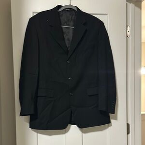 Classic Black Suit Jacket with Notched Lapels and Regular Fit